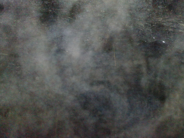 Et mislykket bilde. Viser hvor fuktig luften er. Bare jeg pustet litt ut ble bildene ødelagt av røyk.