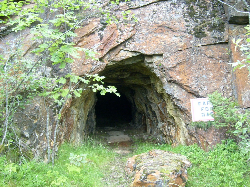 Inngang fjellanlegg ved K-bunker.jpg