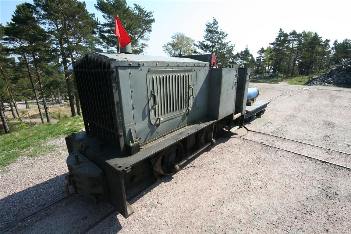 Orginalt tysk smalsporet lokomotiv på Kristiansand Kanonmuseum. (Batterie Vara)