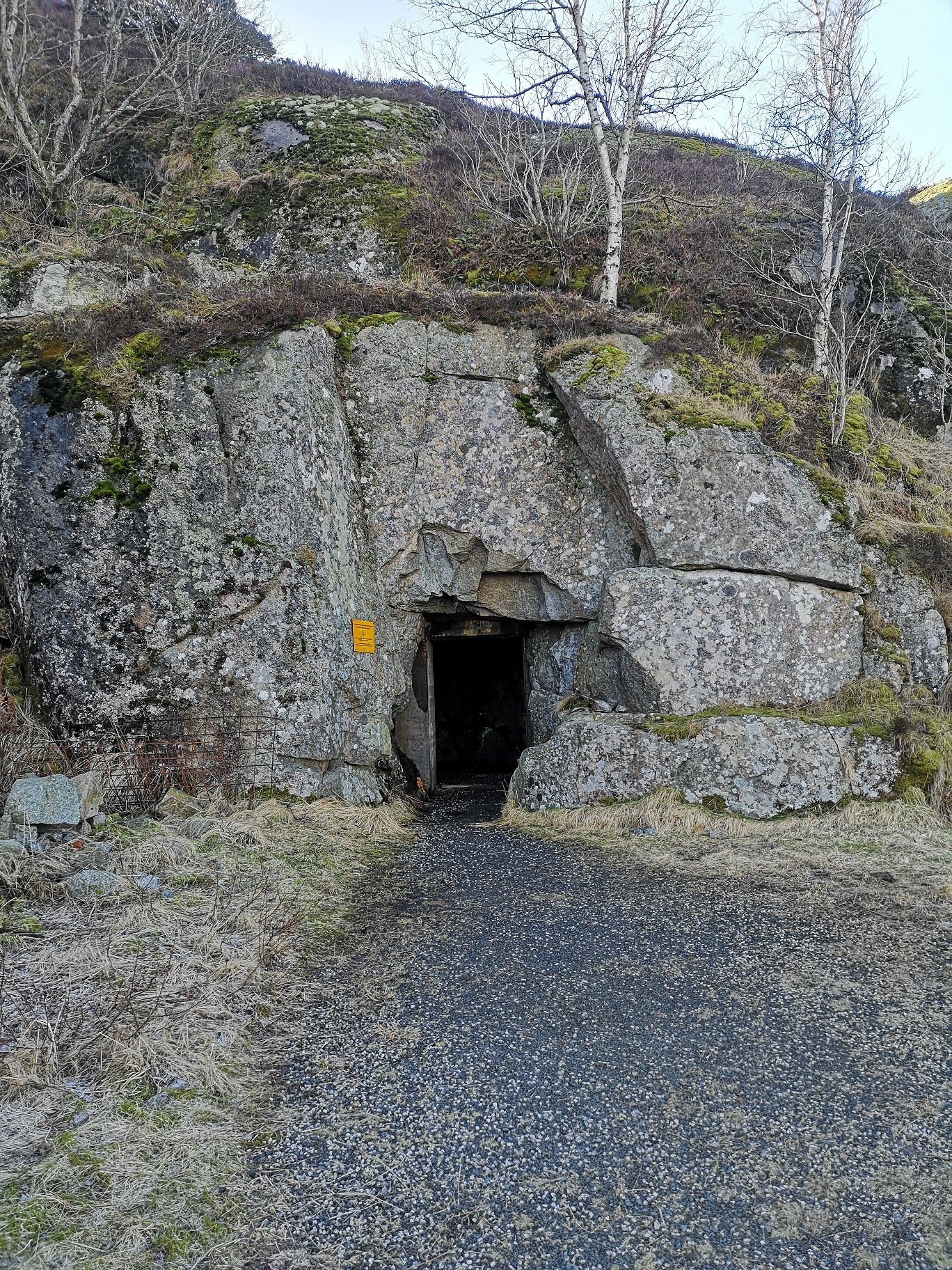 En av mange innganger til tunnelanlegget