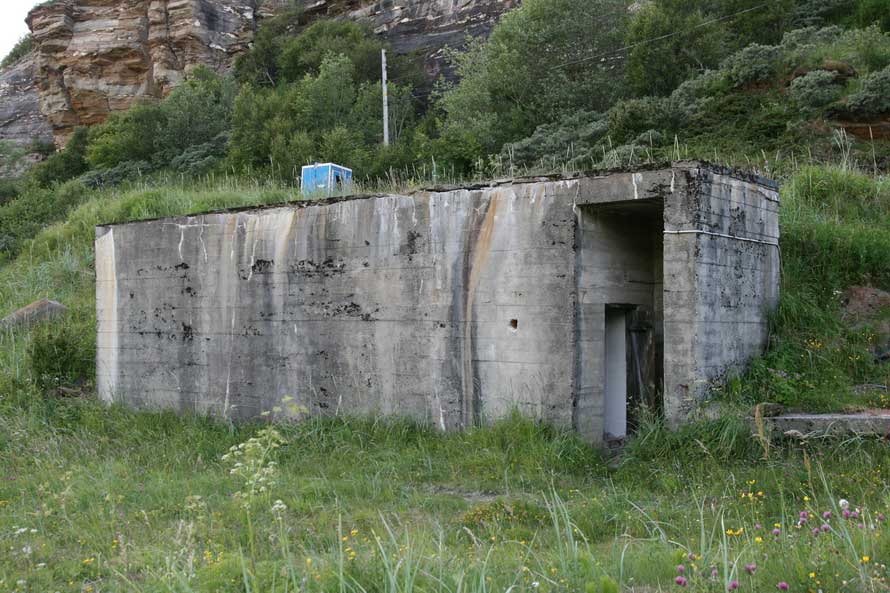Bunker (UTM32-pos.: N 7477479 / E 734688 ).