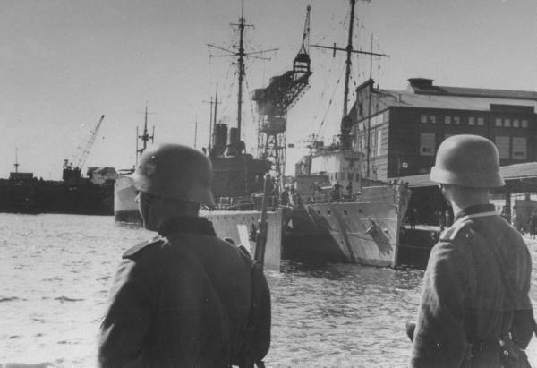 Occupying German soldiers watching over Oslo Harbor after invasion of Norway during WWII.<br />Location: Oslo, Norway <br />Date taken: April 15, 1940 <br />Photographer: Heinrich Hoffmann <br />Size: 1280 x 876 pixels (17.8 x 12.2 inches)