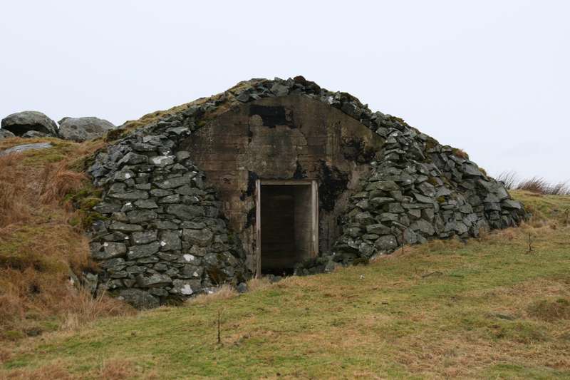 Bunker mellom kanon 1 og R621 (N 6737933 / E 274635 )