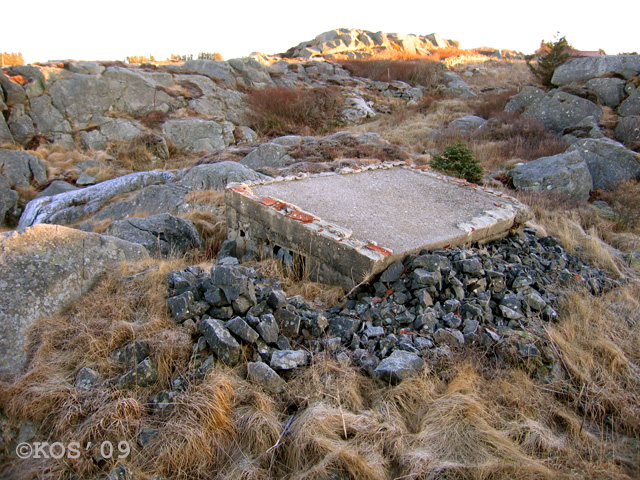 Oppholdsbunker vel 50m nord-vest for forrige. Merk rester etter teglstein på taket!