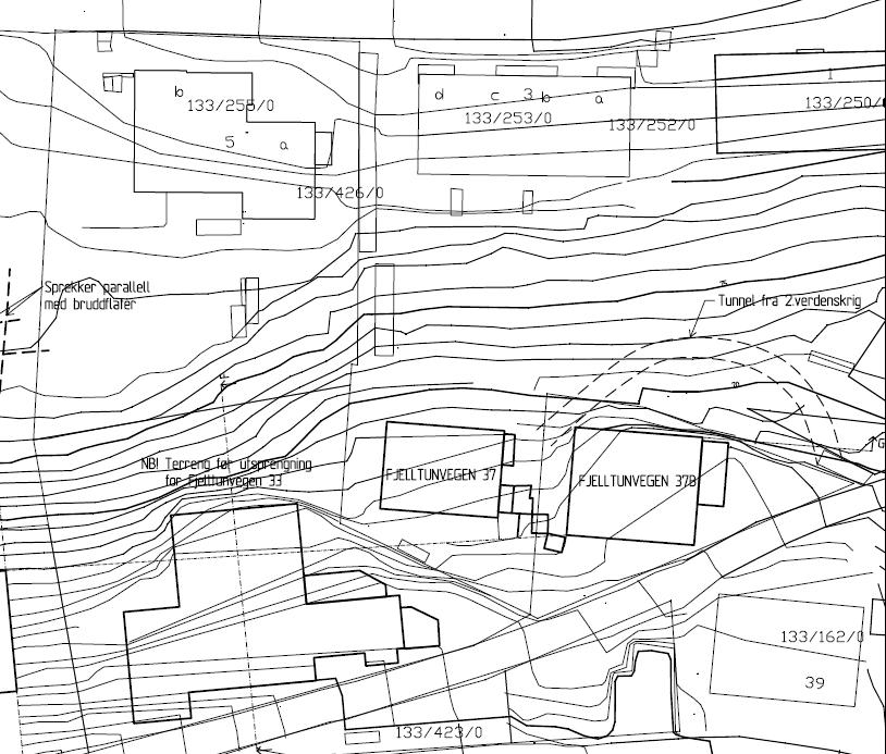 Den andre og i dette forum unevnte tunnellen med 2 utganger på vei til Aksla - et tysk tilfluktsrom i fjell ved Fjelltunvn 37b