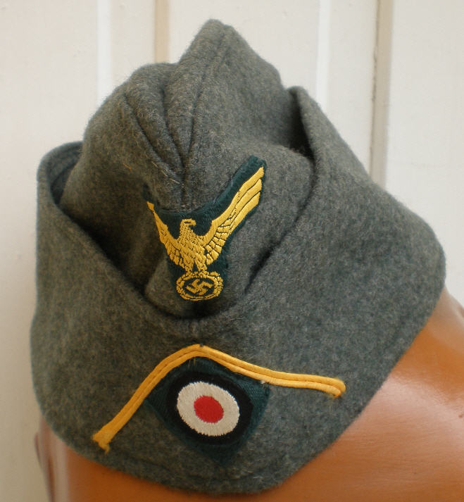 Kystartilleri båtlue.<br /><br />FOTO: Dereks Militäria