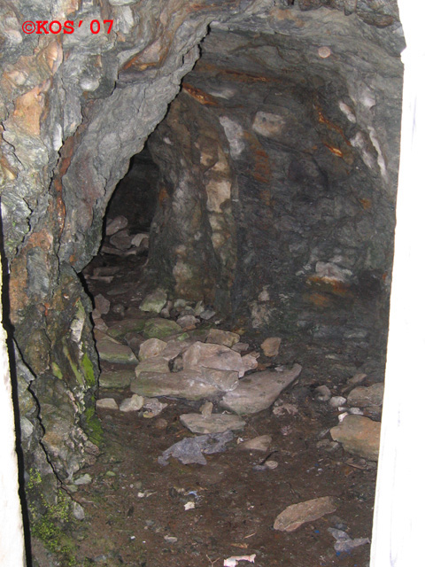Nokså grovutsprengt fjellrom.