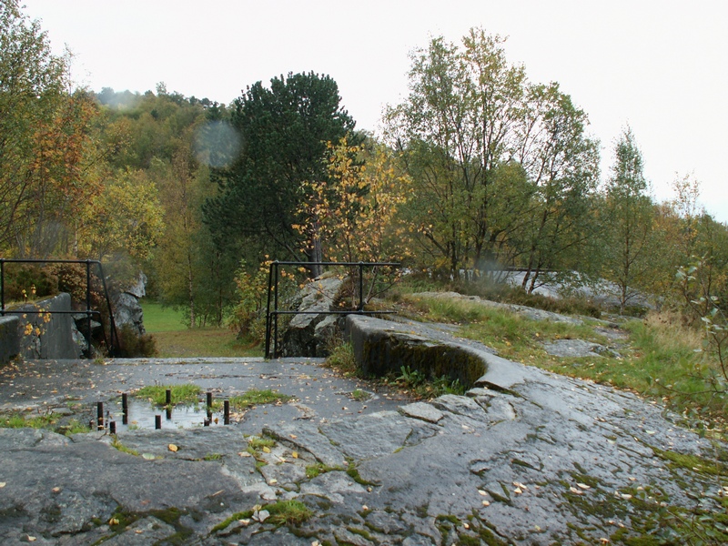 Kvarven med to 57mm batterier.jpg