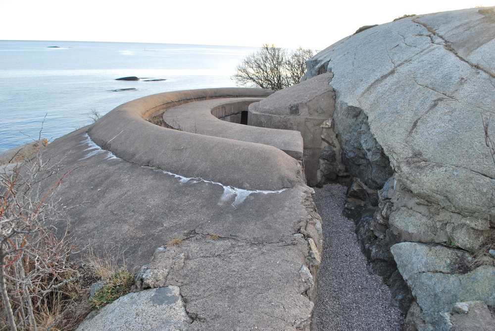 Jobben med å fylle løpegravene med grus er begynt. Håper det blir med dette