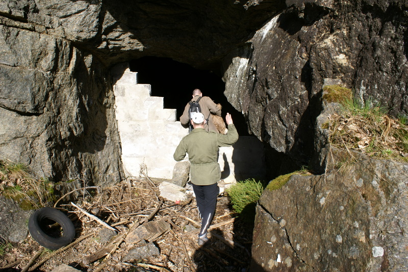 Fint med et hull i fjellet, snart skal alt tettes igjen, (igjen)