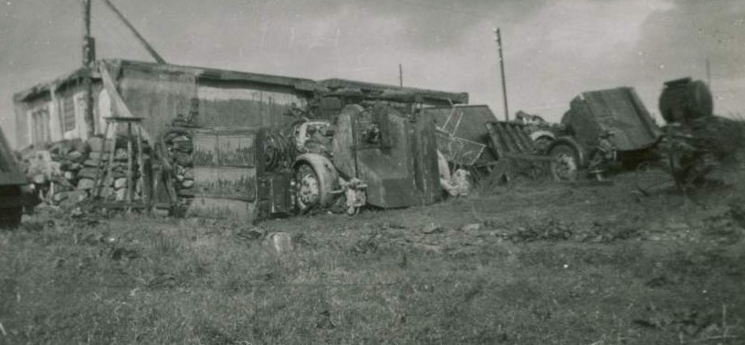 Lyskaster og utstyr på Norheim i 1945