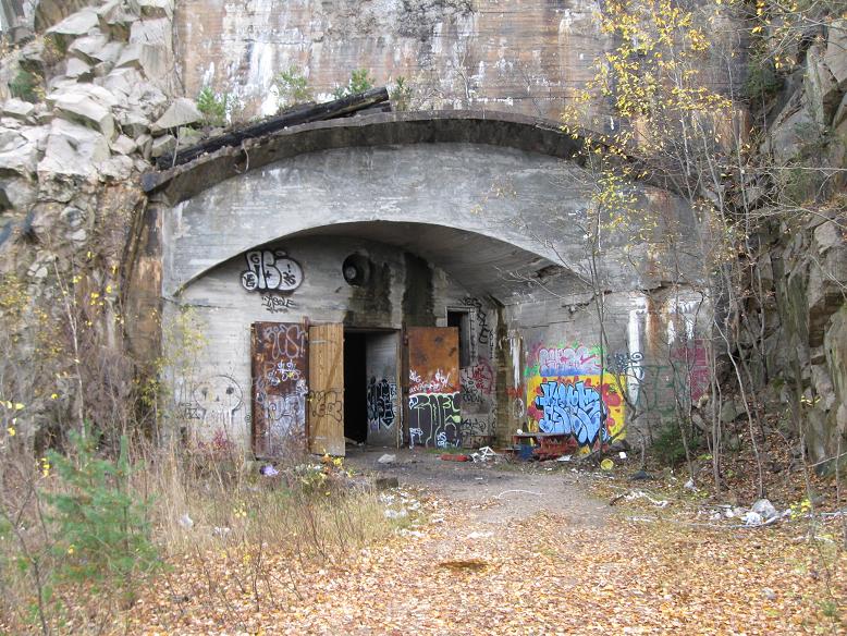 Tunnel 1.jpg