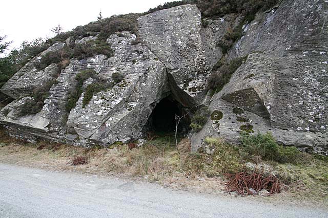 Hule rett vest for trappen. Sp. 3: Hva var dette? Ammunisjonslager?