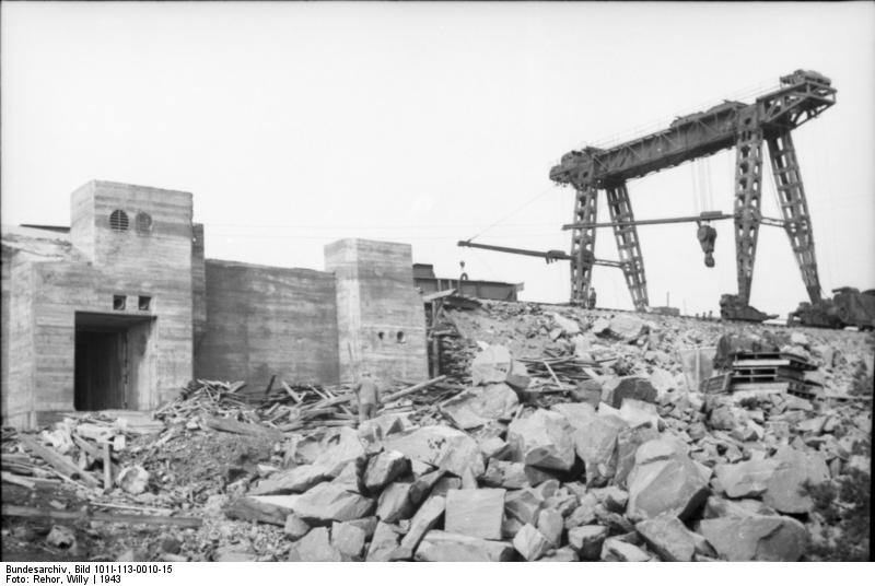 Bundesarchiv_Bild_101I-113-0010-15,_Nordeuropa,_Bau_von_Befestigungsanlagen.jpg