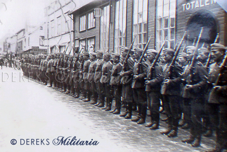 soldater utenfor Totalen i Haugesund 1940.jpg