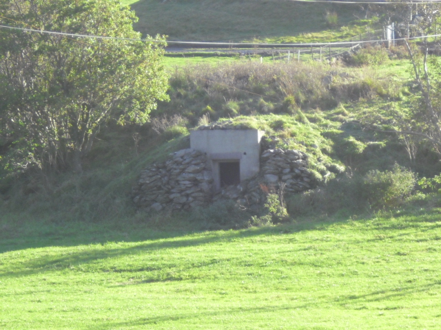 Noen som har vore inni denne ?<br />Kan det være snakk om en Kabelschaltstelle bunker ?