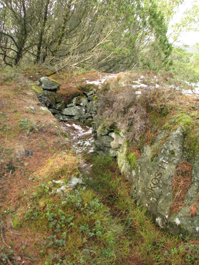 Fin og stabil steinsetting med inngang fra sør.