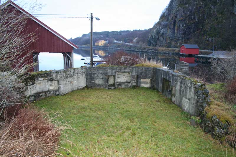 Ca. 50 meter fra R601 er det en åpen stilling som gir god oversikt over veien mellom Botengård og Brekstad (Ørland)