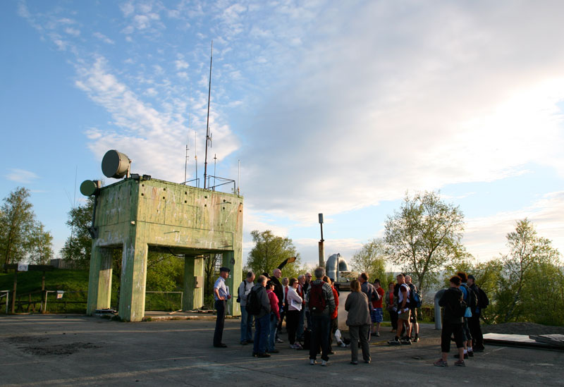 Ved observasjonstårnet på taket av bunkeren.