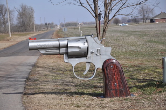 Gun_Mailbox.jpg