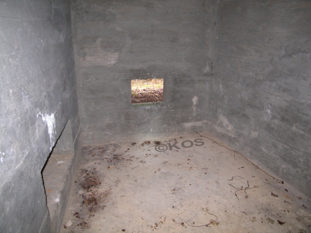 Skyteskår og 100x40x40 ammonisje, bare på venstre side, som de andre syv.