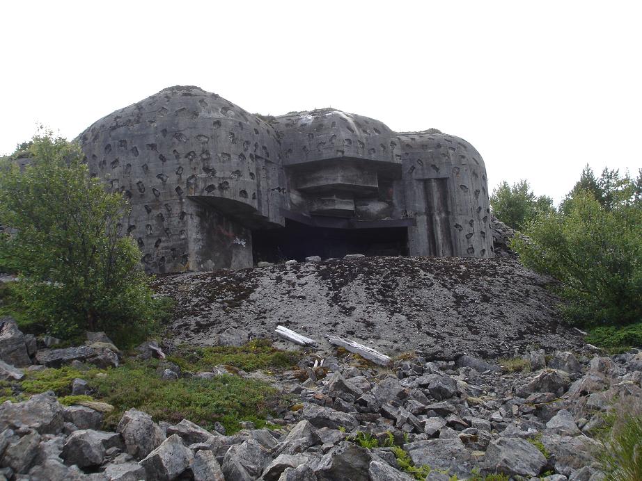 DSC00523 Utvorden nord kanonstillin sett forfra.JPG