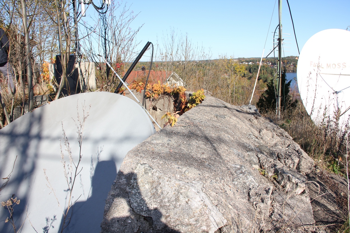 Muren virker ganske solid.