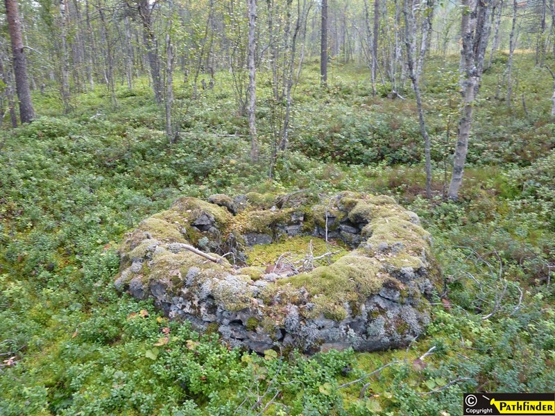 Like ved fant jeg dette...det må da være det vi kaller for et &quot;reir, maskingeværreir?