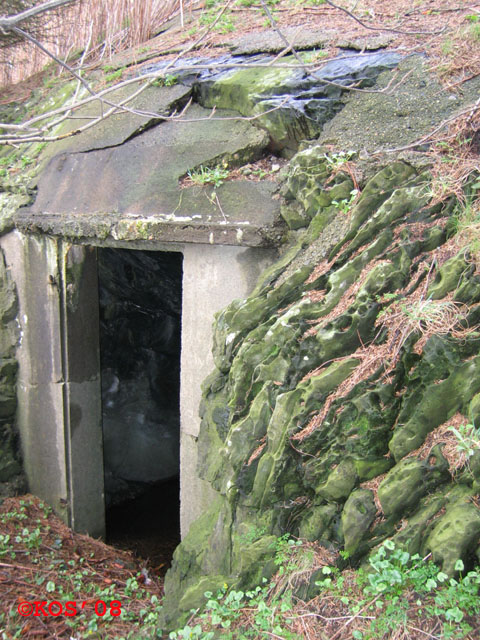 Rel. kraftig liten bunkers men vannfylt. Kan ha vært for ammo.