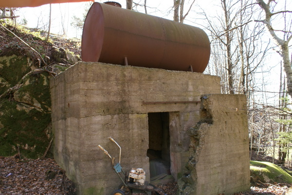 Bunker med en tank på taket