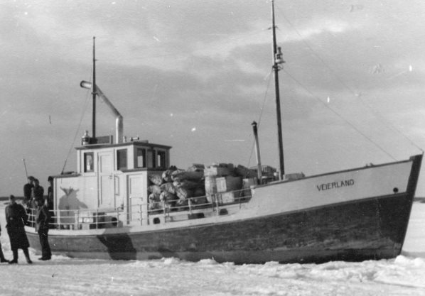 Boot  Veierland  im Eis Winter 1940  41 Tönsberg Norwegen 1.jpg