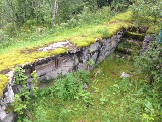 Flakstilling i Setvikdalen i Glomfjord med utsikt utover fjorden.<br />Stillingen er 4x4m og 8 kantet.