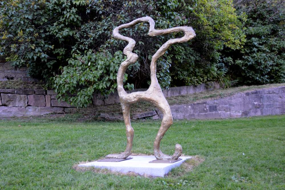Navn på kunstverket er: Stickman