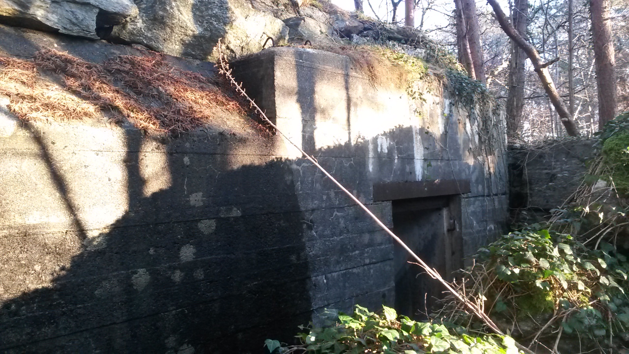 bunker 1 bakside (2roms).jpg