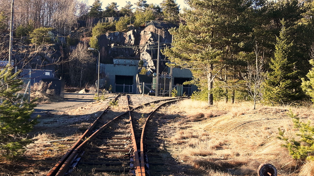 Jernbanetrafo i fjell.jpg