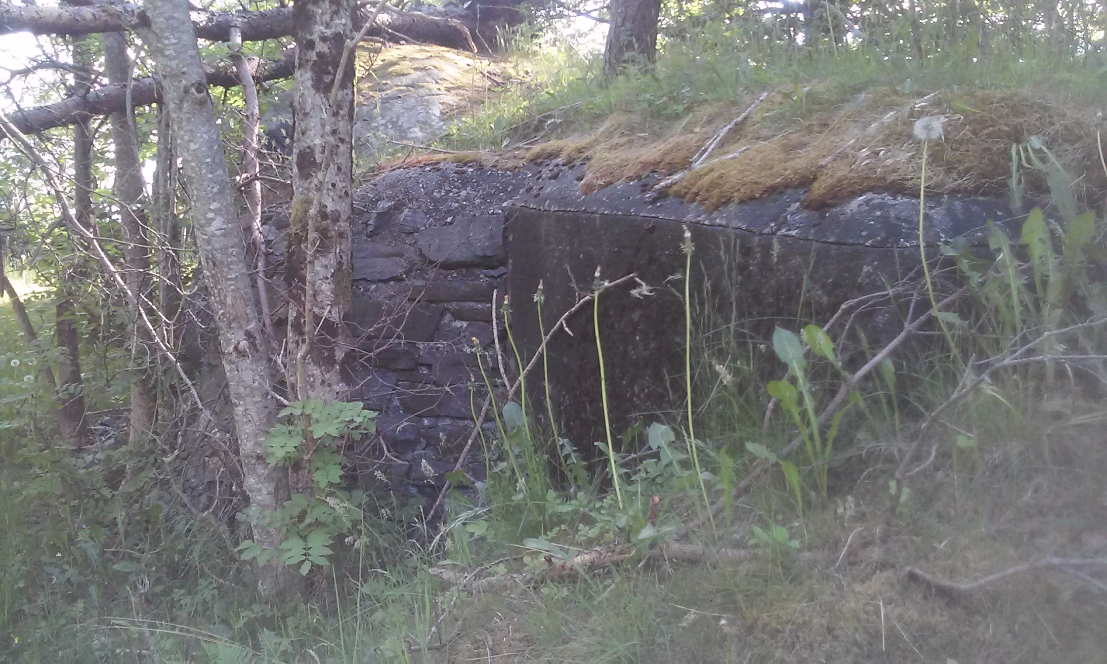 Igjenmurt bunker i fjell