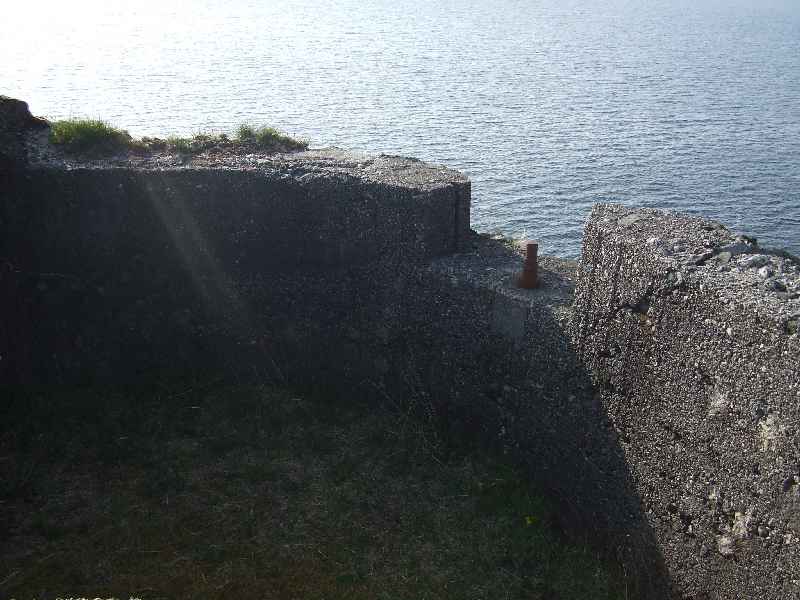Mg bunker (vest). peiker ned mot lyskaster stilling