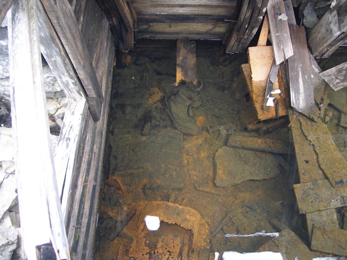 Tysk 'bergschuh' i en bunker langs Lyngen linja.