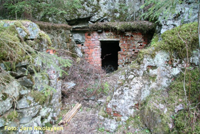 Tønsåasen, fundament m hule.jpg