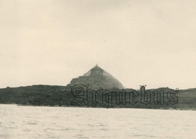 Olavskirken på Avaldsnes med kammuflasje 3.JPG