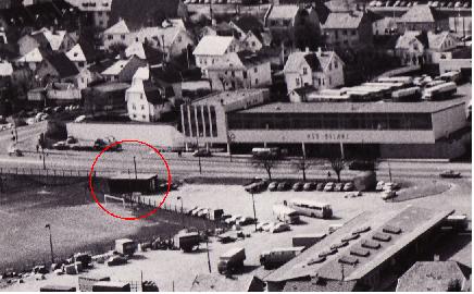 Flotmyrbanen og Karmsundgata sett fra øst i 1975. Sjåførhytta ringet inn.