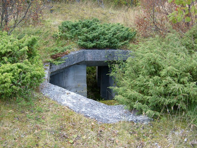 Ammo-rom på hver side av inng.tunellen.